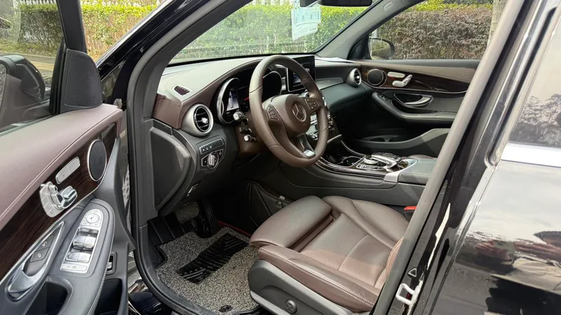 Mercedes-Benz GLC 2019 GLC 260 L 4MATIC De lujo interior foto 7
