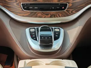 Mercedes-Benz V-Class 2018 V 260 Pilot Edition Country VI interior photo 16