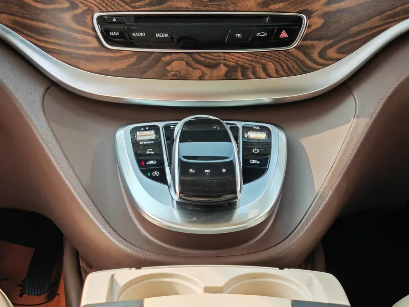 Mercedes-Benz V-Class 2018 V 260 Pilot Edition Country VI interior photo 16