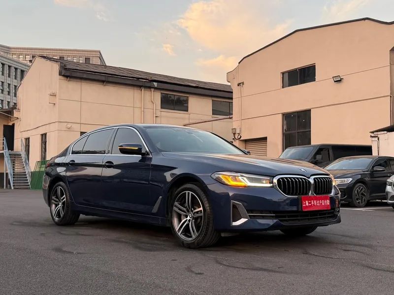 BMW 5 Series 2022 Reforma 530Li Líder Traje de lujo exterior foto 3