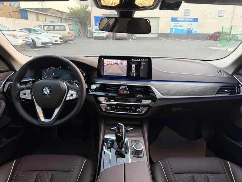 BMW 5 Series 2022 Reforma 530Li Líder Traje de lujo exterior foto 7