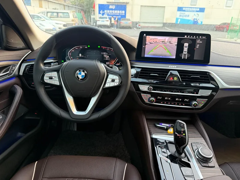 BMW 5 Series 2022 Reforma 530Li Líder Traje de lujo exterior foto 8