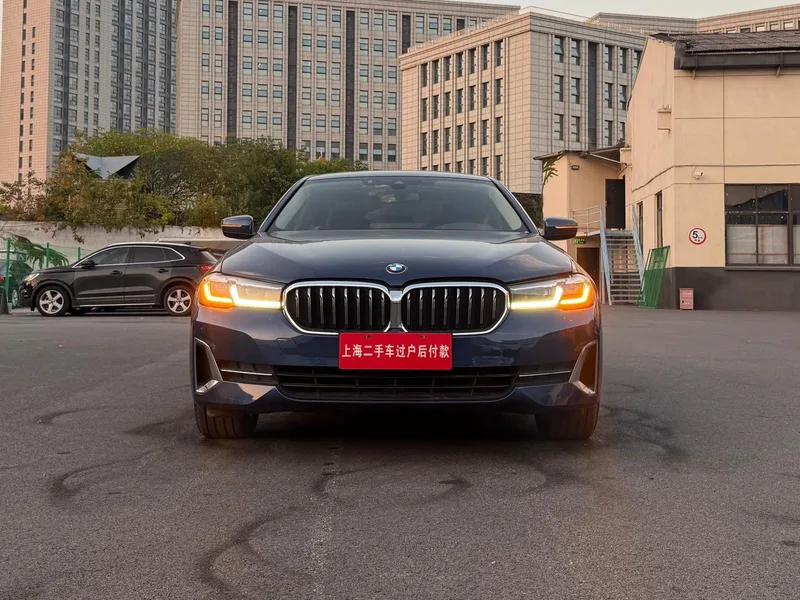 BMW 5 Series 2022 Reforma 530Li Líder Traje de lujo exterior foto 9
