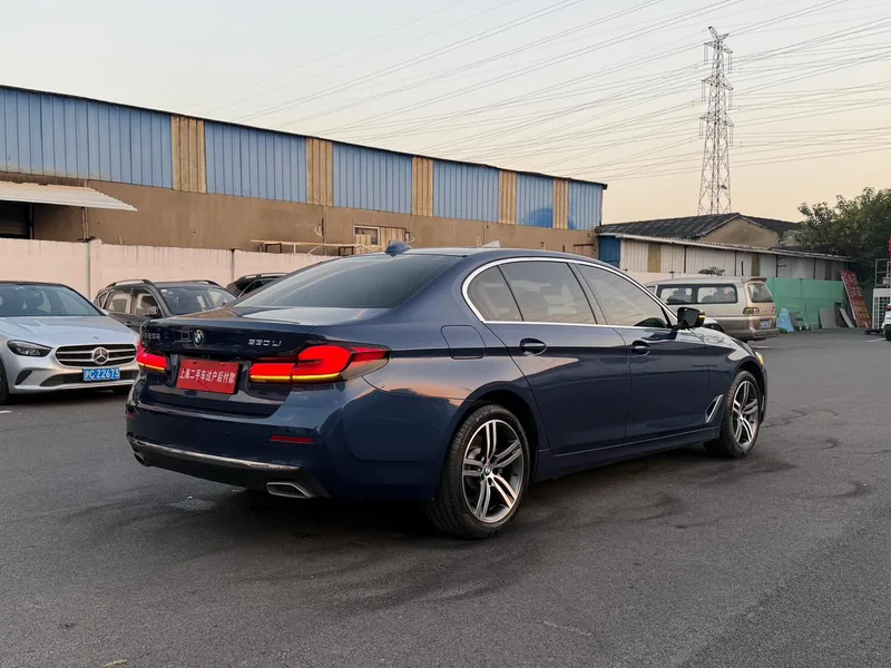 BMW 5 Series 2022 Reforma 530Li Líder Traje de lujo interior foto 14