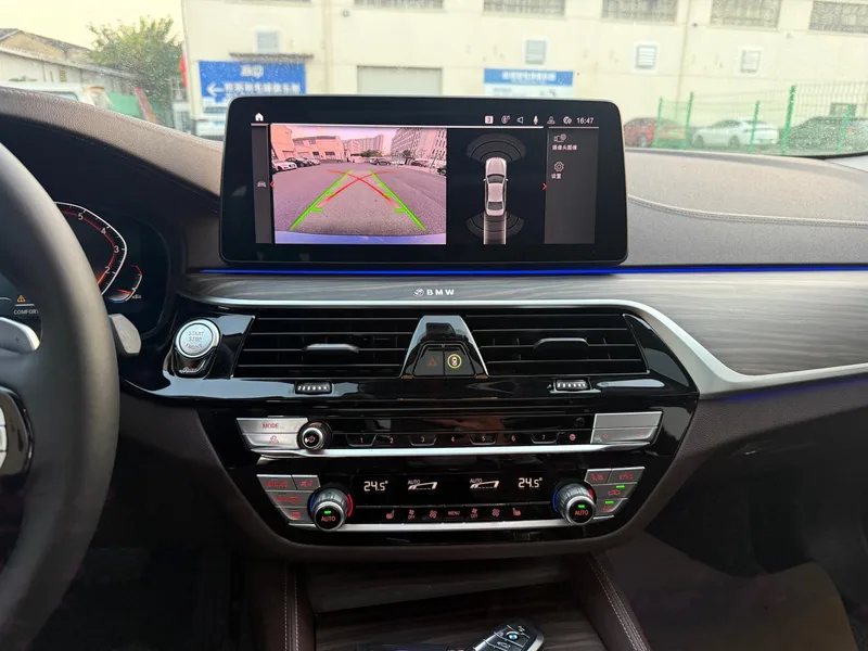 BMW 5 Series 2022 Reforma 530Li Líder Traje de lujo interior foto 16
