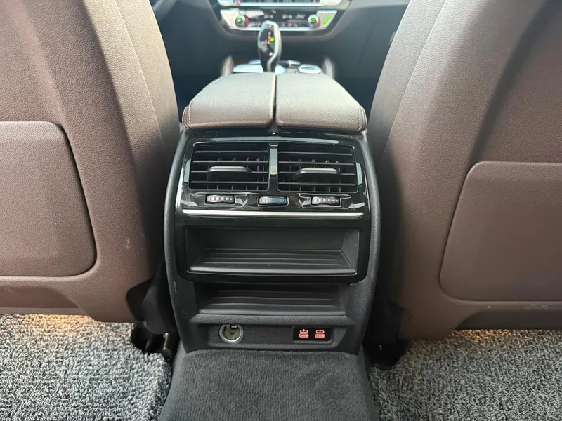 BMW 5 Series 2022 Reforma 530Li Líder Traje de lujo interior foto 20