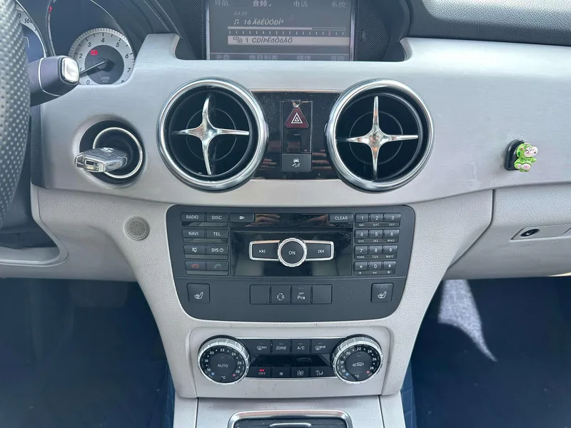 Mercedes-Benz GLK-Class 2013 GLK 300 4MATIC Dinámico interior foto 12