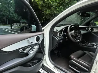 Mercedes-Benz GLC 2017 GLC 200 4MATIC interior photo 11