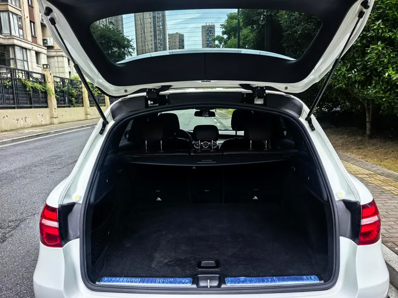 Mercedes-Benz GLC 2017 GLC 200 4MATIC interior photo 13