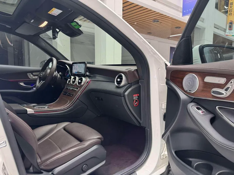 Mercedes-Benz GLC 2021 GLC 300 L 4MATIC Dynamic interior photo 17