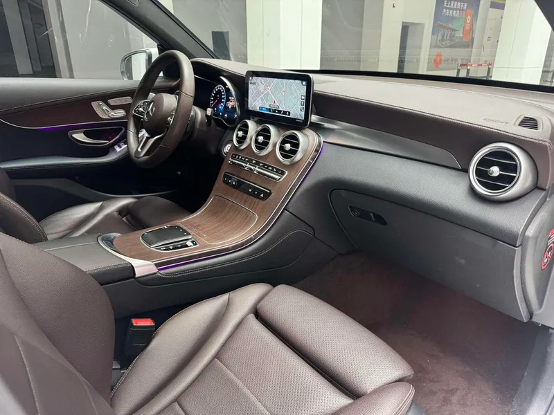 Mercedes-Benz GLC 2021 GLC 300 L 4MATIC Dynamic interior photo 19