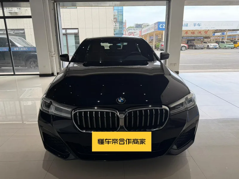 BMW 5 Series 2022 Reforma 525i M Conjunto deportivo exterior foto 2