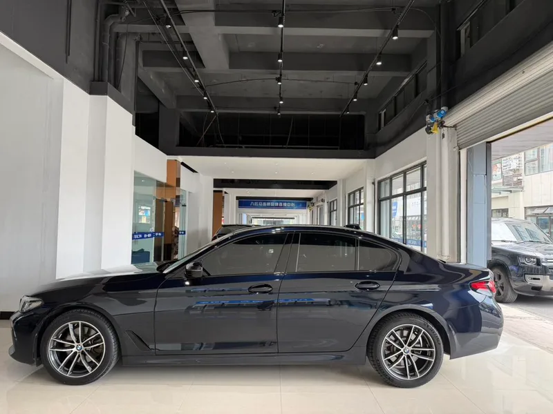 BMW 5 Series 2022 Reforma 525i M Conjunto deportivo exterior foto 3