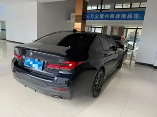 BMW 5 Series 2022 Reforma 525i M Conjunto deportivo exterior foto 4
