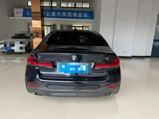 BMW 5 Series 2022 Reforma 525i M Conjunto deportivo exterior foto 5