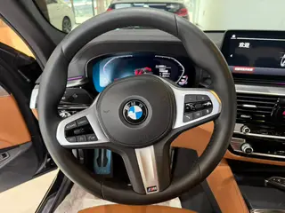 BMW 5 Series 2022 Reforma 525i M Conjunto deportivo exterior foto 7