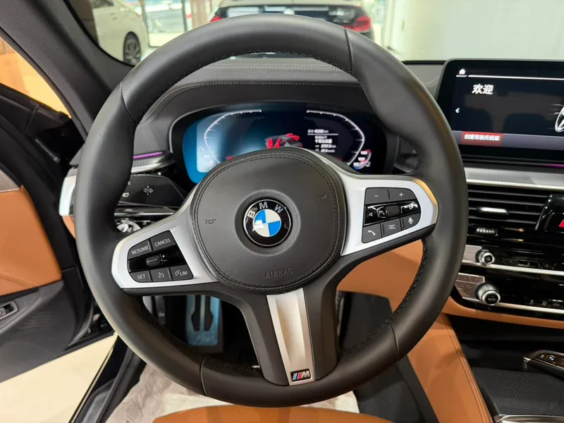 BMW 5 Series 2022 Reforma 525i M Conjunto deportivo exterior foto 7