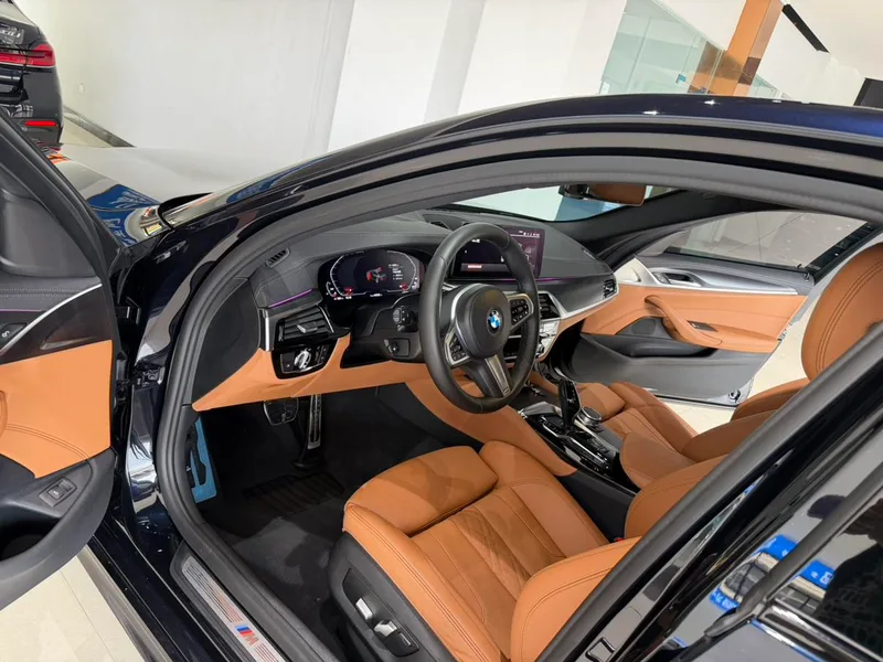 BMW 5 Series 2022 Reforma 525i M Conjunto deportivo interior foto 10
