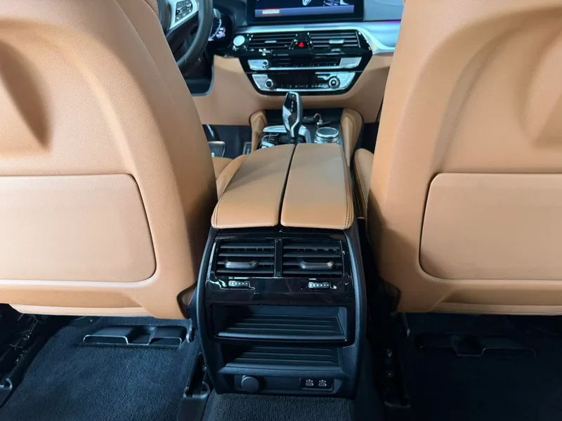 BMW 5 Series 2022 Reforma 525i M Conjunto deportivo interior foto 12