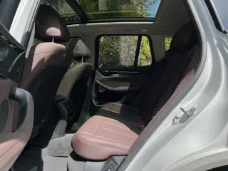 BMW X3 2021 xDrive25i M Sports suit interior photo 11