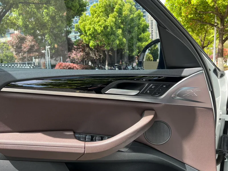 BMW X3 2021 xDrive25i M Sports suit interior photo 14