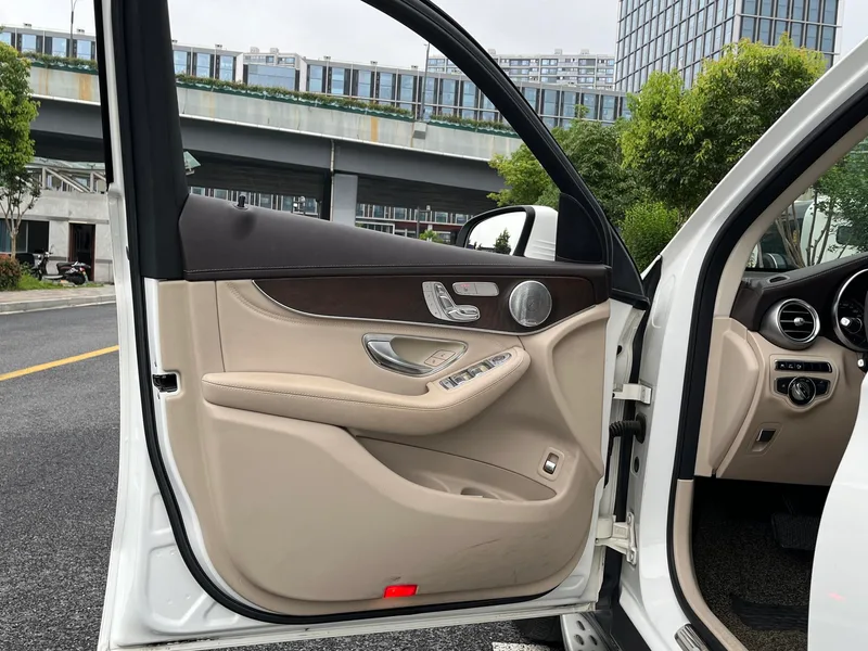 Mercedes-Benz GLC 2016 GLC 300 4MATIC Dynamic interior photo 13