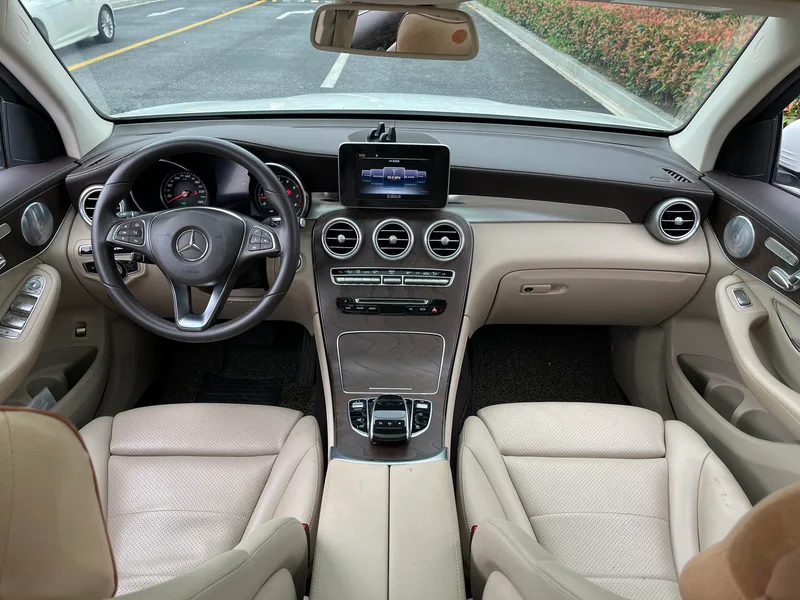 Mercedes-Benz GLC 2016 GLC 300 4MATIC Dynamic interior photo 18