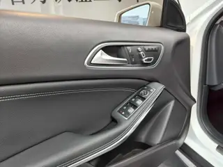Mercedes-Benz GLA 2017 GLA 200 Dinámico interior foto 9