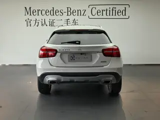 Mercedes-Benz GLA 2017 GLA 200 Dinámico interior foto 11