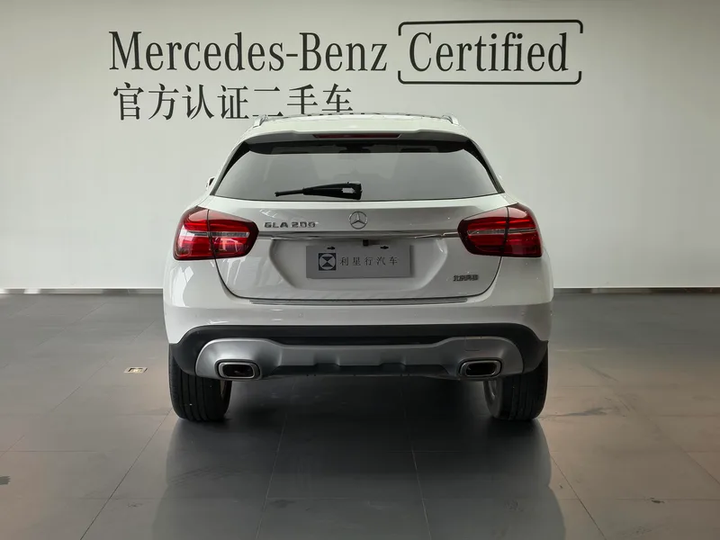 Mercedes-Benz GLA 2017 GLA 200 Dinámico interior foto 11