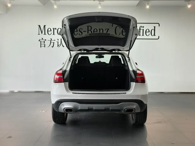 Mercedes-Benz GLA 2017 GLA 200 Dinámico interior foto 12