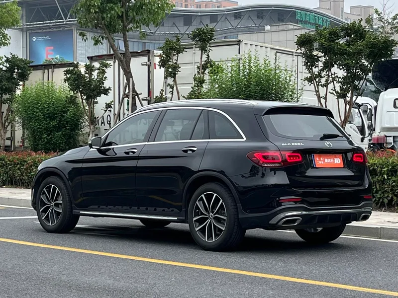 Mercedes-Benz GLC 2022 Tres cambios GLC 260 L 4MATIC Dinámico exterior foto 3