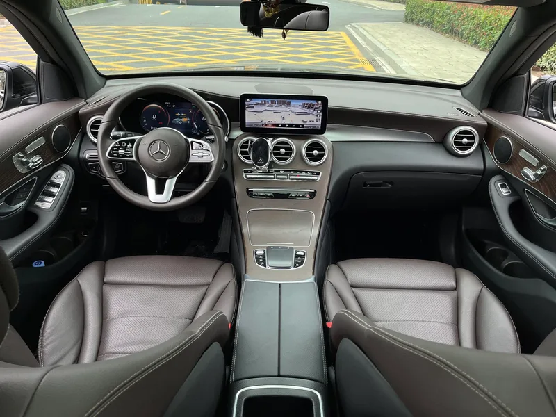 Mercedes-Benz GLC 2022 Tres cambios GLC 260 L 4MATIC Dinámico interior foto 13
