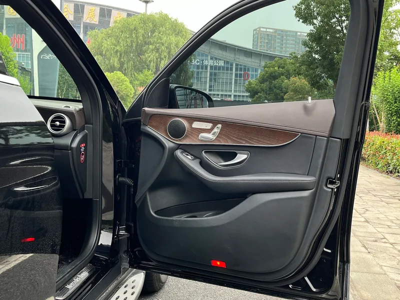 Mercedes-Benz GLC 2022 Tres cambios GLC 260 L 4MATIC Dinámico interior foto 18