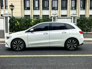 Mercedes-Benz B-Class 2022 B 180 Style tendance extérieur photo 3