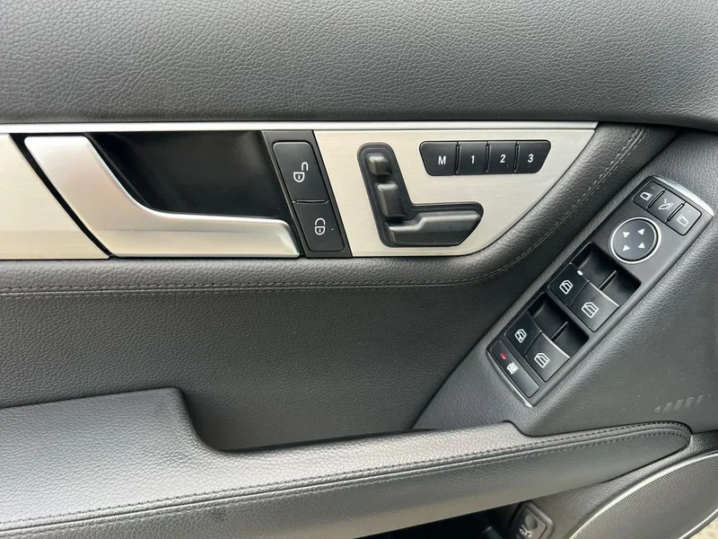 Mercedes-Benz C-Class 2011 C 200 Edición de viaje deportivo de lujo interior foto 18