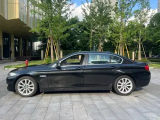 BMW 5 Series 2012 530Li Luxury type exterior photo 4
