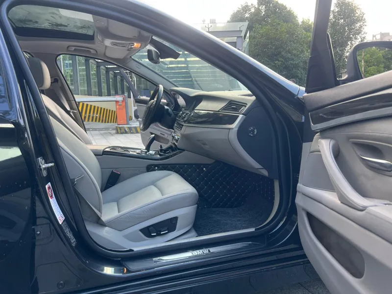 BMW 5 Series 2012 530Li Luxury type interior photo 10
