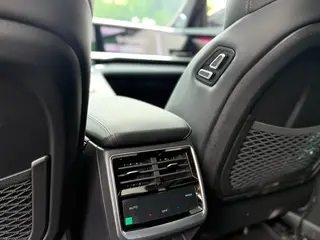 Geely Monjaro 2025 2.0TD High-power automatic two-wheel drive oriental obsidian star version interior photo 17 Geely Monjaro 2025 2.0TD High-power automatic two-wheel drive oriental obsidian star version interior photo 17