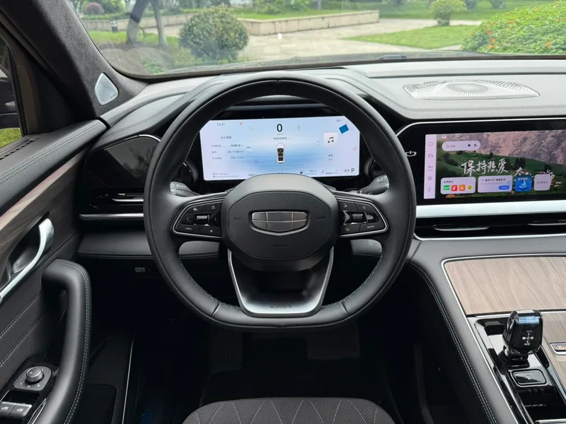 Geely Monjaro 2025 2.0TD High-power automatic two-wheel drive oriental obsidian star version interior photo 19 Geely Monjaro 2025 2.0TD High-power automatic two-wheel drive oriental obsidian star version interior photo 19