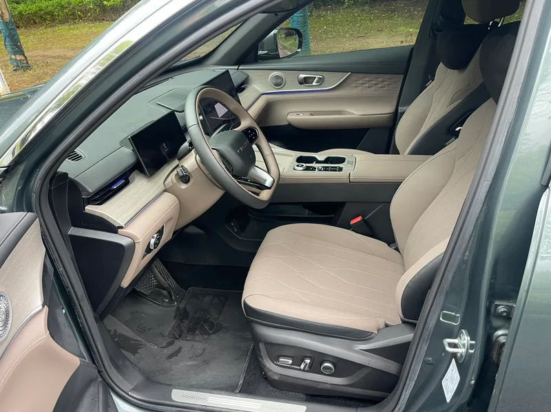 Chery Tiggo 8 PLUS 2025 Kunpeng 290TGDI DCT Premium Trim 7 seat exterior photo 4