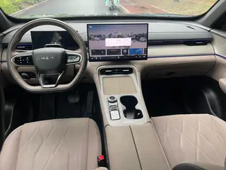 Chery Tiggo 8 PLUS 2025 Kunpeng 290TGDI DCT Premium Trim 7 seat interior photo 6
