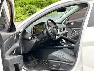 Hyundai Elantra 2021 1.5L CVT LUX Premium Edition exterior photo 8 Hyundai Elantra 2021 1.5L CVT LUX Premium Edition exterior photo 8