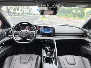 Hyundai Elantra 2021 1.5L CVT LUX Premium Edition interior photo 12 Hyundai Elantra 2021 1.5L CVT LUX Premium Edition interior photo 12