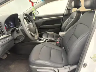 Hyundai Elantra Lingdong 2016 1.6L Auto Zhixuan Elite-type interior photo 9 Hyundai Elantra Lingdong 2016 1.6L Auto Zhixuan Elite-type interior photo 9