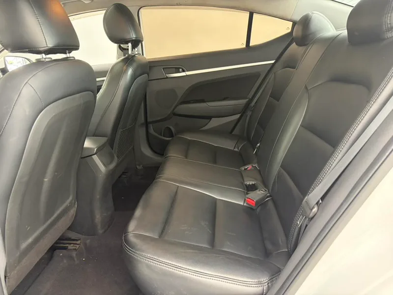Hyundai Elantra Lingdong 2016 1.6L Auto Zhixuan Elite-type interior photo 10 Hyundai Elantra Lingdong 2016 1.6L Auto Zhixuan Elite-type interior photo 10