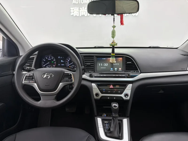 Hyundai Elantra Lingdong 2016 1.6L Auto Zhixuan Elite-type interior photo 14 Hyundai Elantra Lingdong 2016 1.6L Auto Zhixuan Elite-type interior photo 14