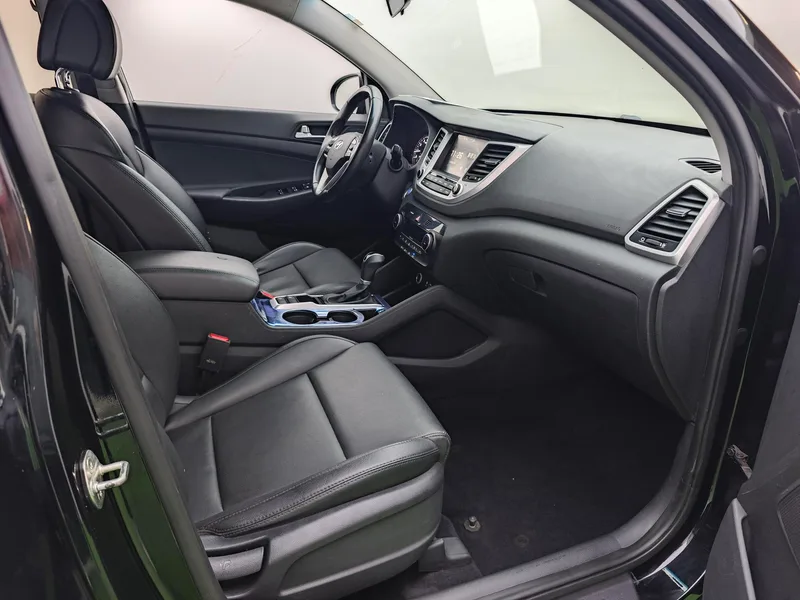Hyundai Tucson 2015 1.6T Double embrayage, traction avant, version intelligente intérieur photo 13 Hyundai Tucson 2015 1.6T Double embrayage, traction avant, version intelligente intérieur photo 13
