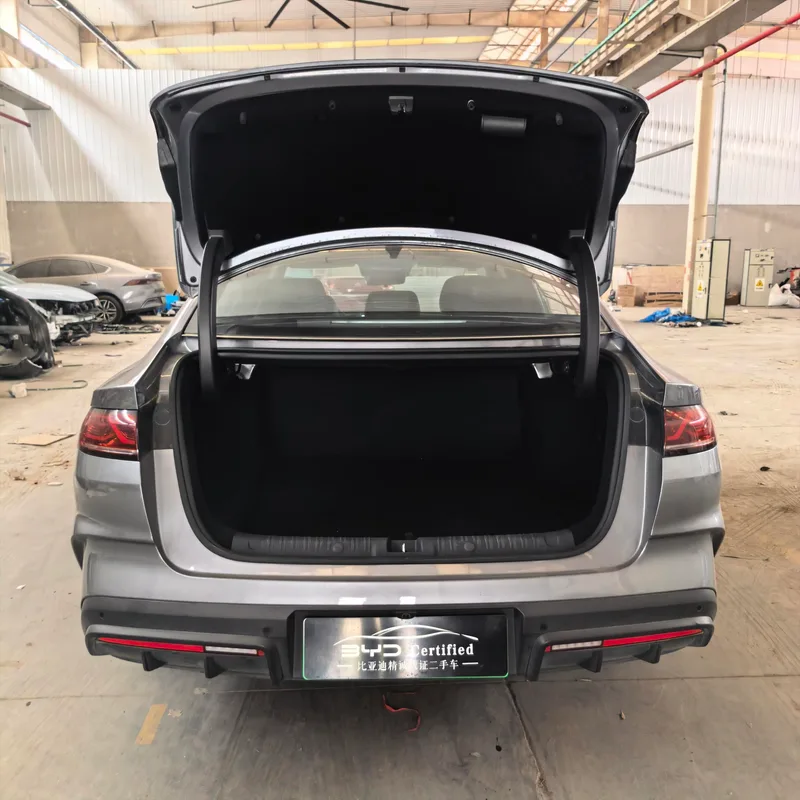 BYD Qin L 2025 Smart Driving Version DM-i 120KM Transcendent interior photo 12 BYD Qin L 2025 Smart Driving Version DM-i 120KM Transcendent interior photo 12