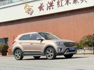 Hyundai ix25 2015 1.6L Type noble automatique à deux roues motrices DLX extérieur photo 2 Hyundai ix25 2015 1.6L Type noble automatique à deux roues motrices DLX extérieur photo 2